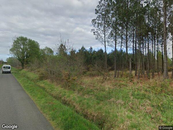 UNE MAISON À USAGE D'HABITATION AVEC JARDIN