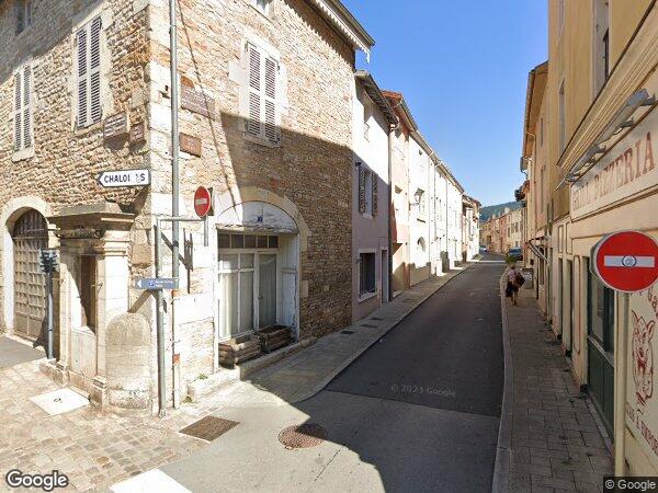 UNE MAISON À USAGE D’HABITATION