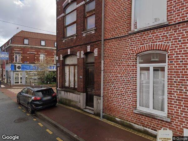 UNE MAISON À USAGE D'HABITATION