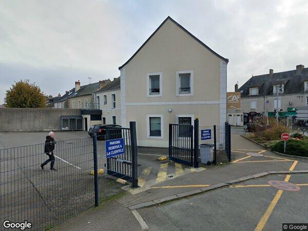 UN LOCAL À USAGE PROFESSIONNEL COMMERCIAL ET UNE MAISON