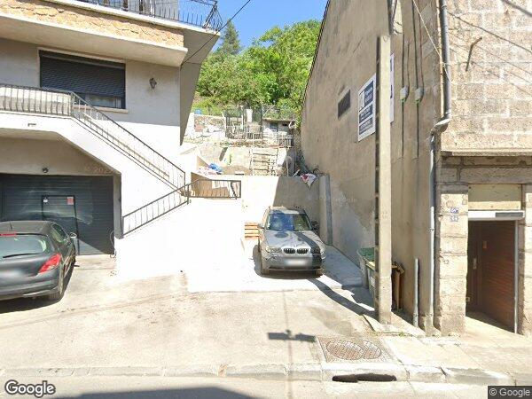 UN TENEMENT INDUSTRIEL