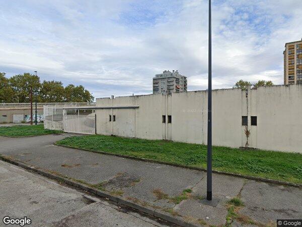 UN APPARTEMENT T4 AVEC UNE CAVE ET UN EMPLACEMENT DE PARKING