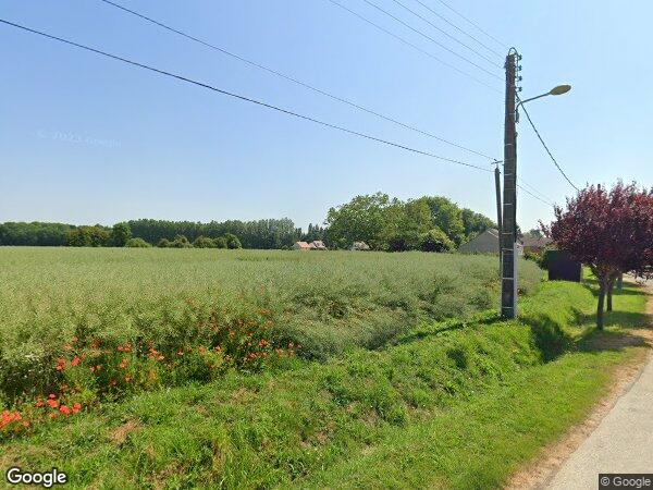 UNE  MAISON À USAGE D'HABITATION