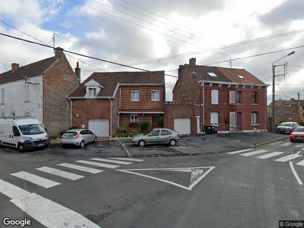 UN IMMEUBLE À USAGE D'HABITATION