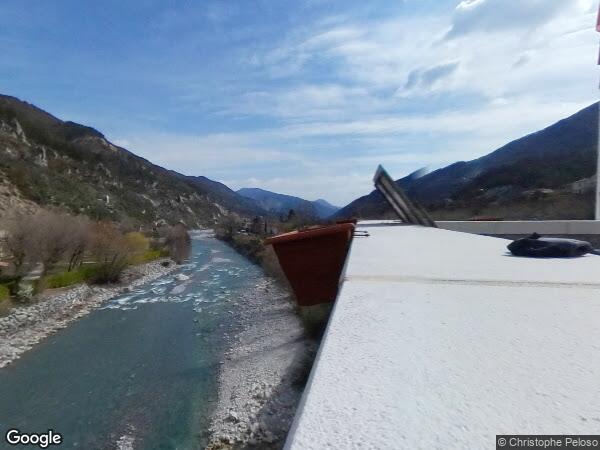 UN STUDIO, DEUX CAVES ET UN APPARTEMENT