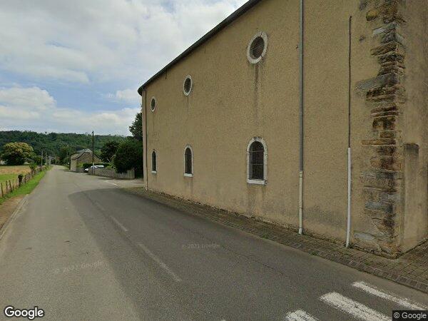 UN ENSEMBLE IMMOBILIER AVEC JARDIN AUTOUR 