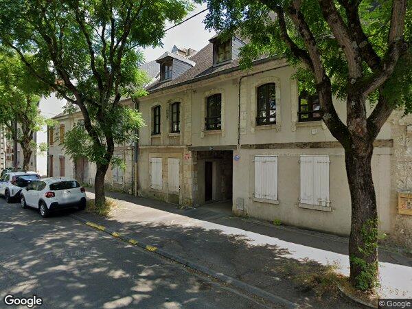 UN IMMEUBLE À USAGE D'ENTREPÔT