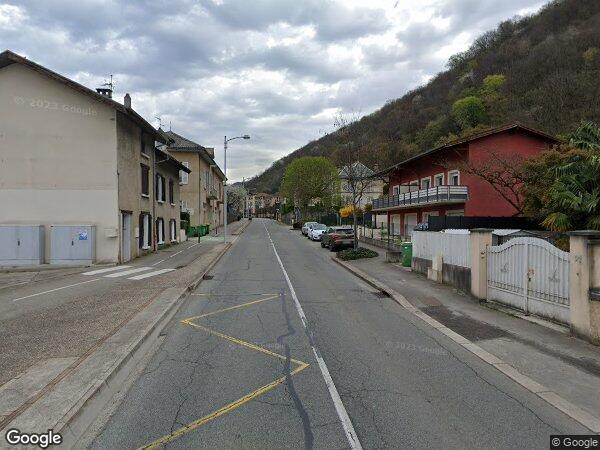 UN APPARTEMENT EN DUPLEX AVEC UNE CAVE ET UNE TERRASSE