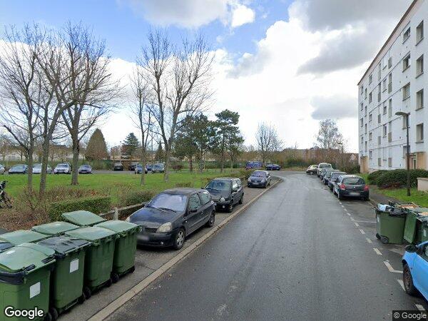UN APPARTEMENT À USAGE D'HABITATION ET CAVE