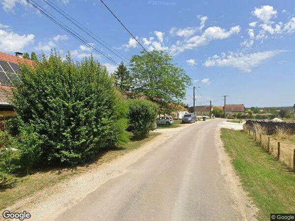 UNE MAISON À USAGE D'HABITATION