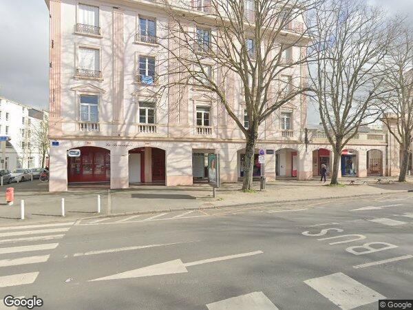 UN LOCAL COMMERCIAL AVEC UNE CAVE 