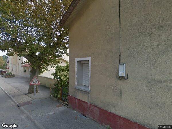 UN APPARTEMENT, PALIER, GRENIER ET UN GARAGE