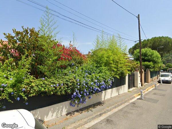 UN APPARTEMENT AVEC UNE CAVE ET UN EMPLACEMENT DE VOITURE