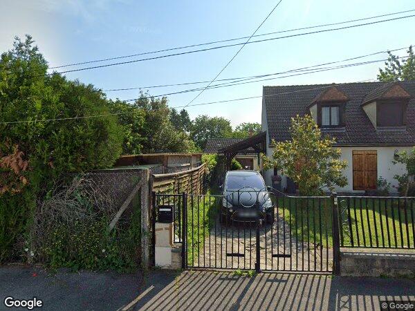 UN ENSEMBLE IMMOBILIER À USAGE COMMERCIAL ET PROFESSIONNEL