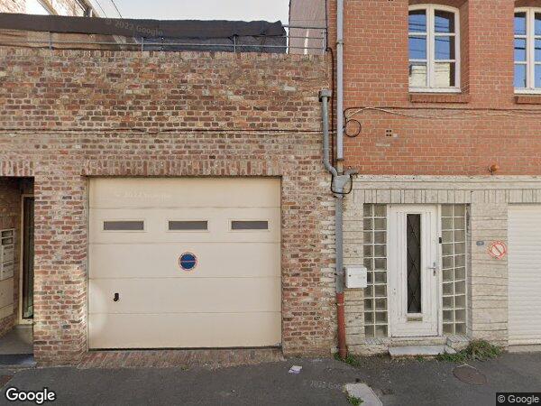 UN IMMEUBLE À USAGE D'HABITATION