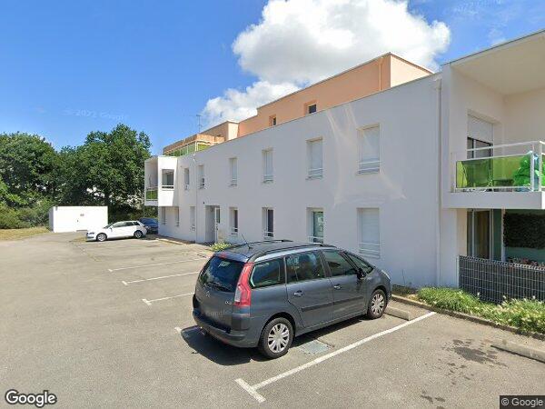 UN APPARTEMENT ET DEUX PLACES DE PARKING