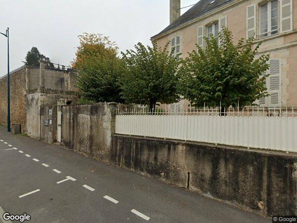 UNE MAISON À USAGE D'HABITATION