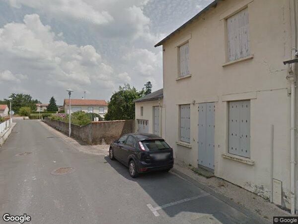 UN BIEN IMMOBILIER AVEC ÉTAGE COMPOSÉ DE TROIS LOGEMENTS DISTINCS