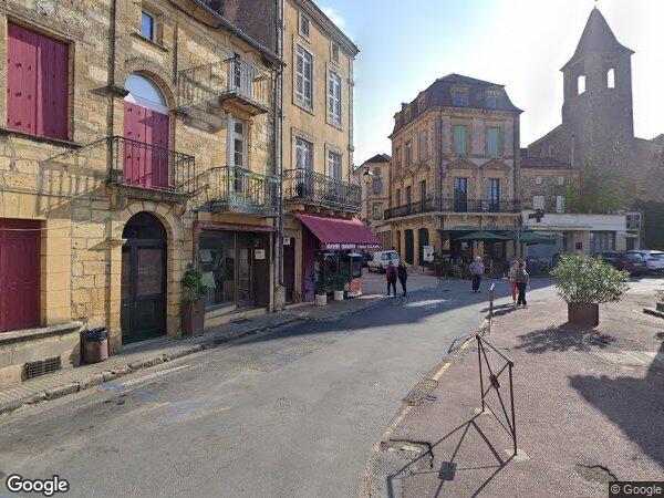 UN ENSEMBLE IMMOBILIER