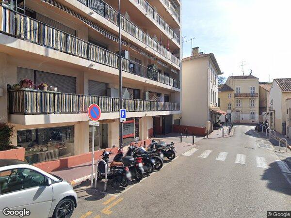 UN APPARTEMENT AVEC UNE CAVE ET UN PARKING