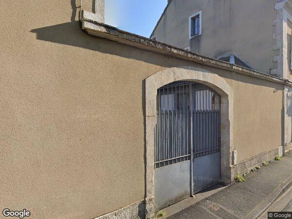 UN APPARTEMENT AVEC UNE CAVE ET UN GARAGE