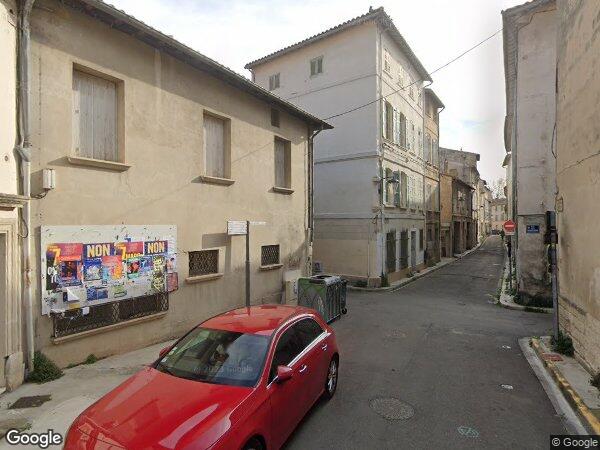 UNE MAISON À USAGE D'HABITATION