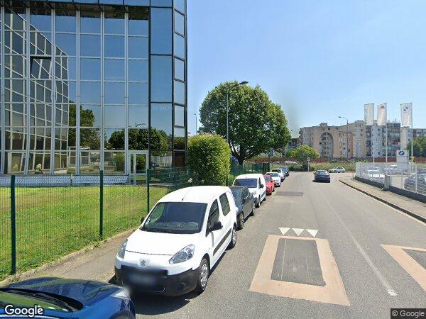 UN LOCAL À USAGE DE BUREAU AVEC PARKING