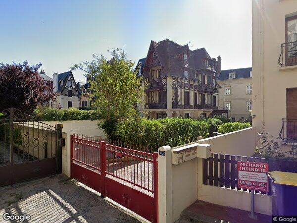 UN ENSEMBLE DE LOTS DE COPROPRIÉTÉ À USAGE COMMERCIAL ET D'HABITATION