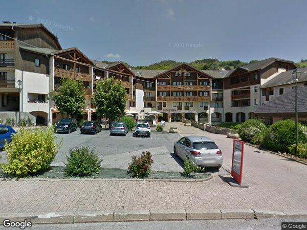 UN APPARTEMENT AVEC BALCON