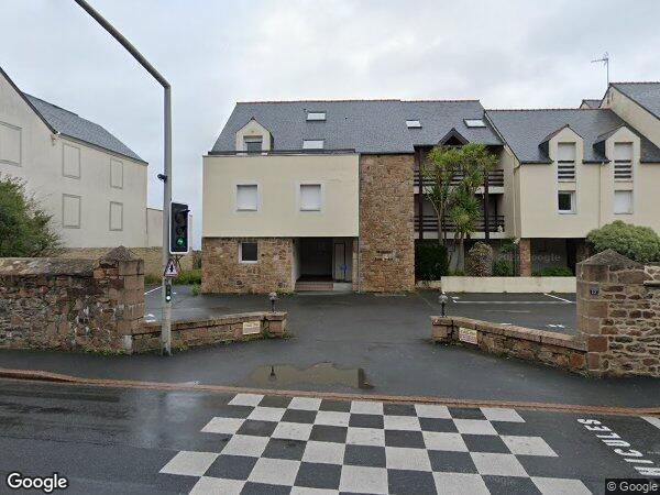 UNE MAISON INDIVIDUELLE À USAGE D'HABITATION