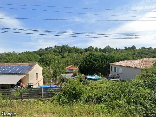 UN IMMEUBLE À USAGE D'HABITATION