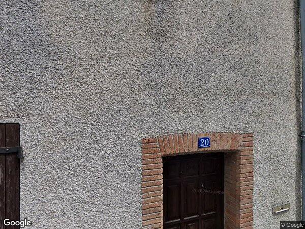 UN IMMEUBLE À USAGE D'HABITATION