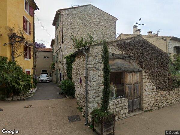 UNE MAISON À USAGE D'HABITATION