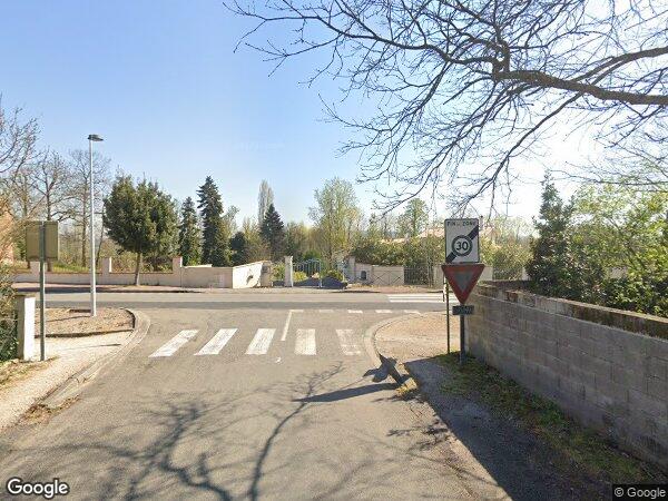 UNE MAISON À USAGE D'HABITATION 