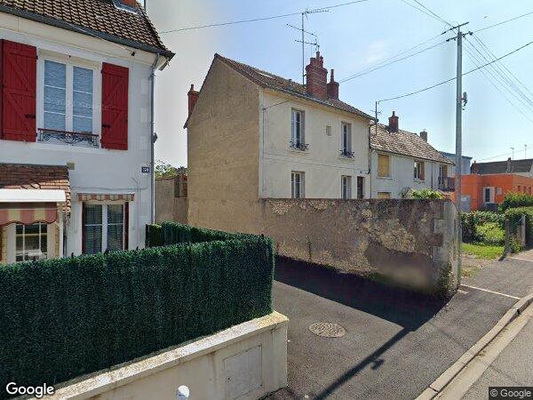 UN APPARTEMENT ET UNE CAVE