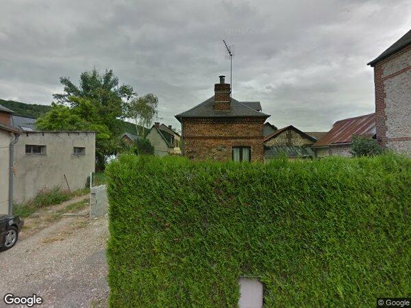 UNE MAISON À USAGE D'HABITATION 