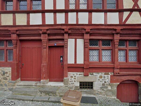 UN APPARTEMENT EN DUPLEX