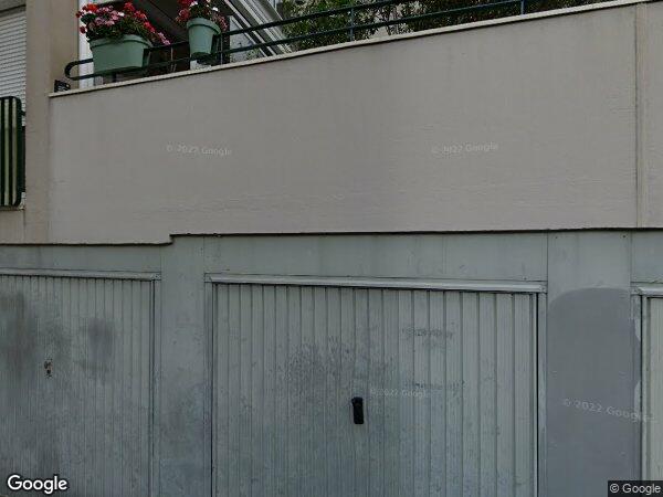 UN IMMEUBLE À USAGE D'HABITATION