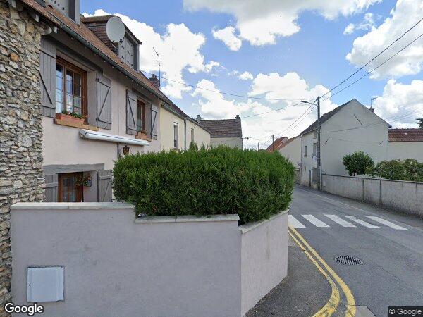 UNE MAISON D'HABITATION