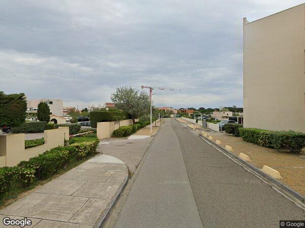 UN EMPLACEMENT DE PARKING