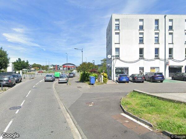 DEUX PARKINGS FERMES