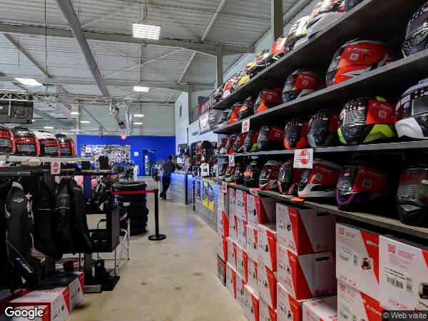 TROIS LOCAUX COMMERCIAUX