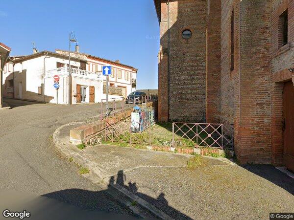 UNE MAISON  INACHEVEE AVEC GARAGE