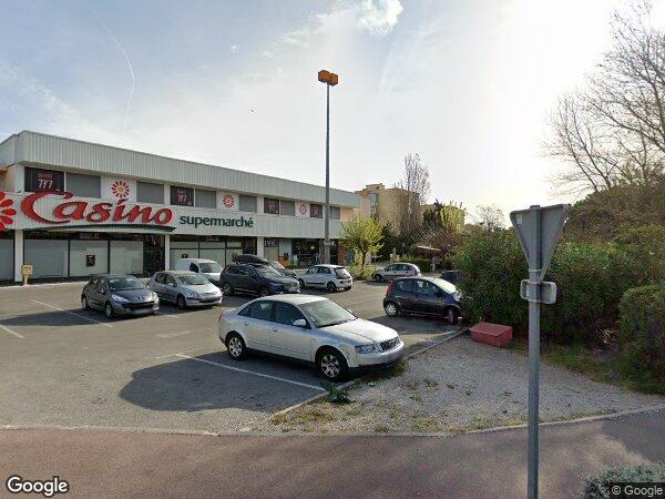 UNE PIÈCE À USAGE D'ENTREPÔT