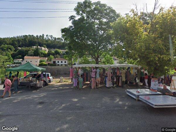 UN IMMEUBLE EN COPROPRIÉTÉ À USAGE D'HABITATION ET DE COMMERCE