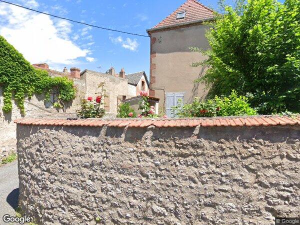 UNE MAISON D'HABITATION