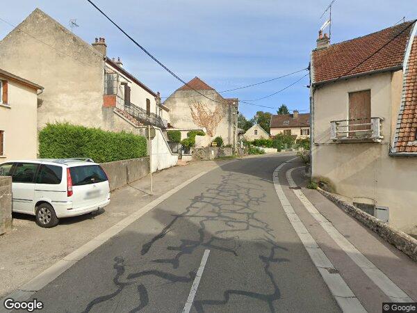 UNE MAISON D'HABITATION MITOYENNE