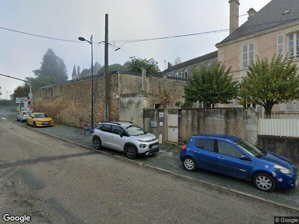 UNE MAISON À USAGE D'HABITATION