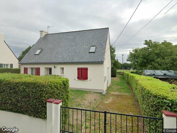 UNE MAISON À USAGE D'HABITATION