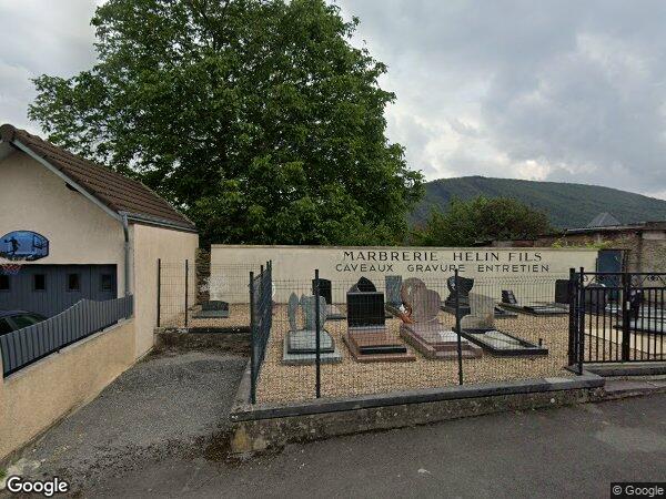 UN ENSEMBLE IMMOBILIER À USAGE D'HABITATION ET PROFESSIONNEL